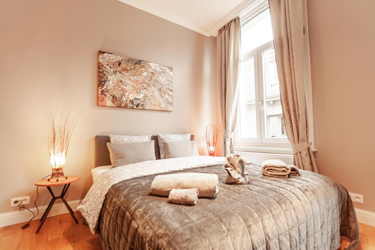 Luxury Suites Palace By Rikas Hotels 안트베르펜 외부 사진